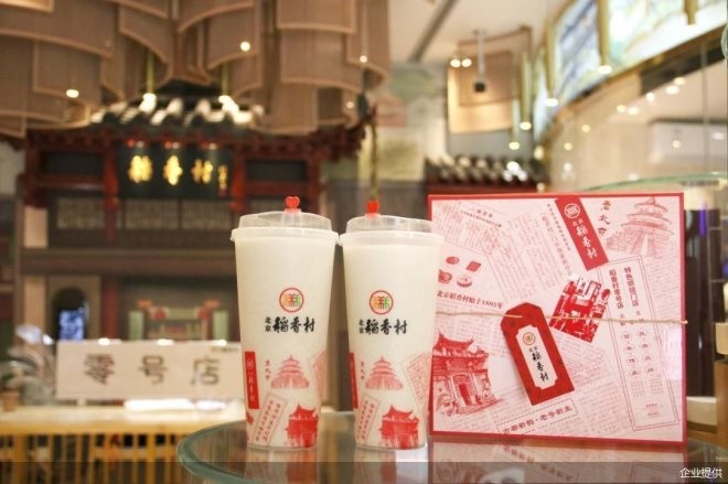 北京稻香村跨界卖起了奶茶，还是牛舌饼